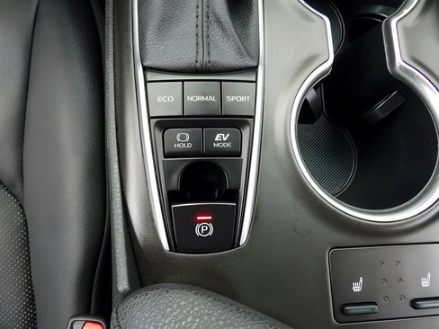 Used 2024 Toyota Camry XLE image 27