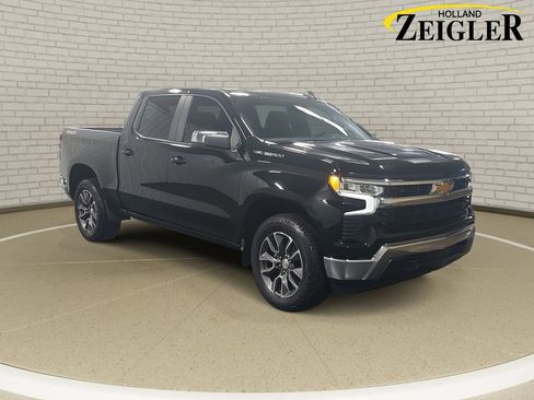 Used 2024 Chevrolet Silverado 1500 LT image 3