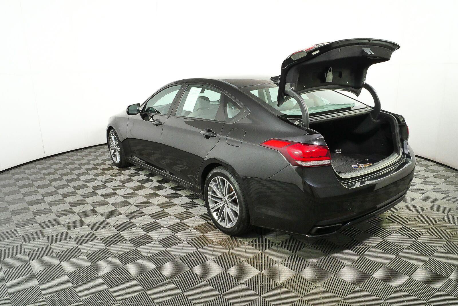 Used 2018 Genesis G80 3.8 RWD image 26