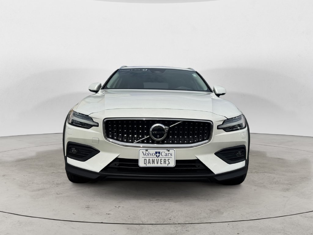 Certified 2025 Volvo V60 B5 Cross Country Plus AWD/4WD image 29