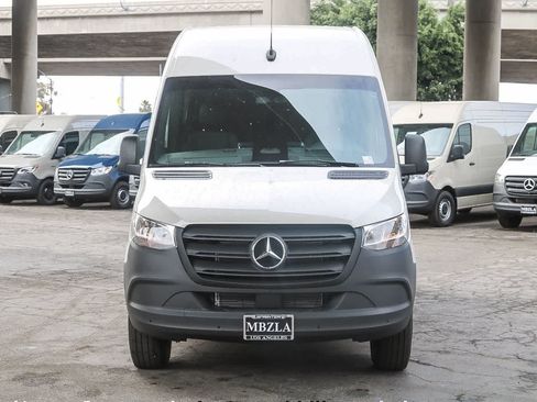Used 2025 Mercedes-Benz Sprinter 2500 image 2