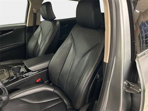 Used 2022 Lincoln Nautilus FWD image 6