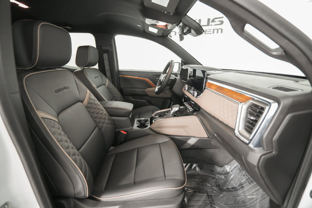 Used 2025 GMC Canyon Denali AWD/4WD image 20