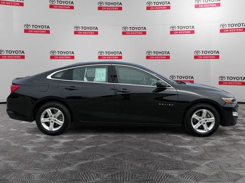 Used 2024 Chevrolet Malibu LT FWD image 2