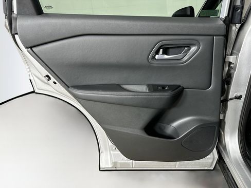 Used 2025 Nissan Rogue SV image 25