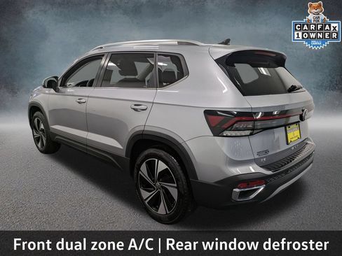 Used 2025 Volkswagen Taos SE w/ Panoramic Sunroof Package AWD/4WD image 7