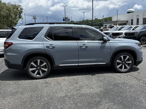 Used 2024 Honda Pilot Touring image 8