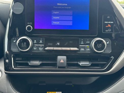 Used 2024 Toyota Highlander XLE FWD image 24