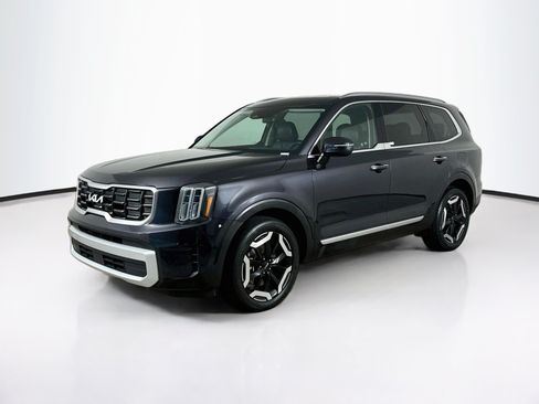 Used 2025 Kia Telluride S FWD image 3