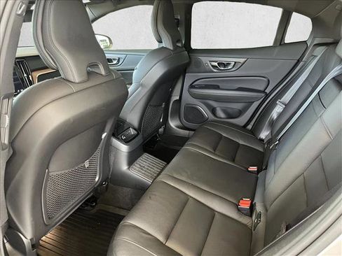 Used 2019 Volvo S60 T8 Inscription image 8