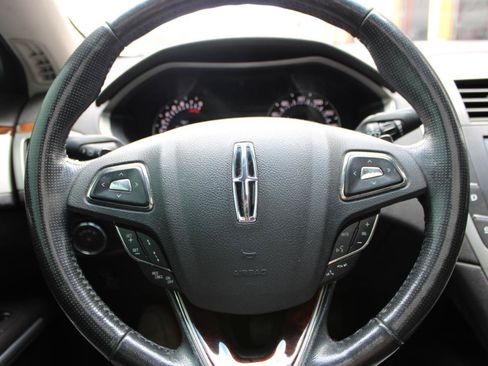 Used 2014 Lincoln MKZ AWD image 17