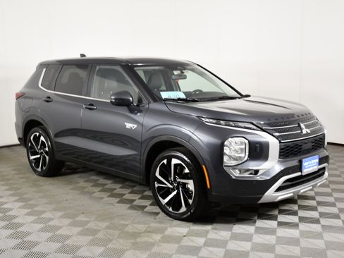 Used 2025 Mitsubishi Outlander SE AWD/4WD image 4