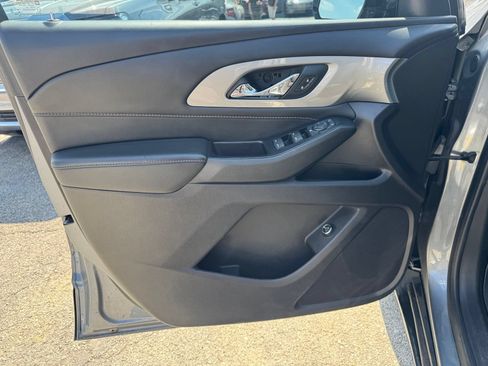Used 2019 Chevrolet Traverse LT FWD image 11