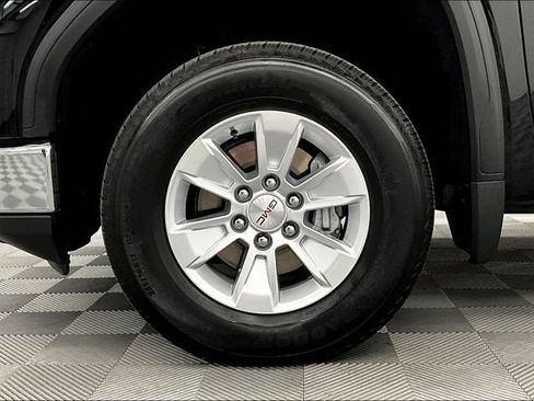 Used 2025 GMC Sierra 1500 SLE w/ Preferred Package AWD/4WD image 9