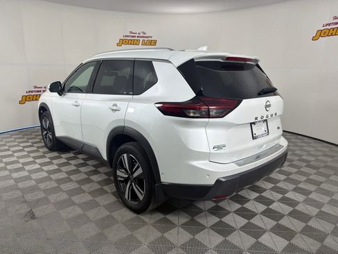 Used 2024 Nissan Rogue SL image 3