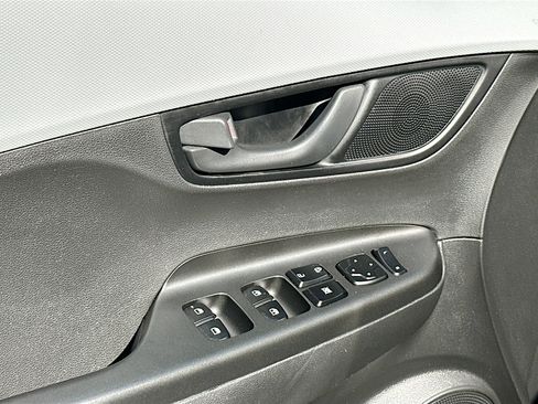 Used 2021 Hyundai Kona SEL Plus image 17