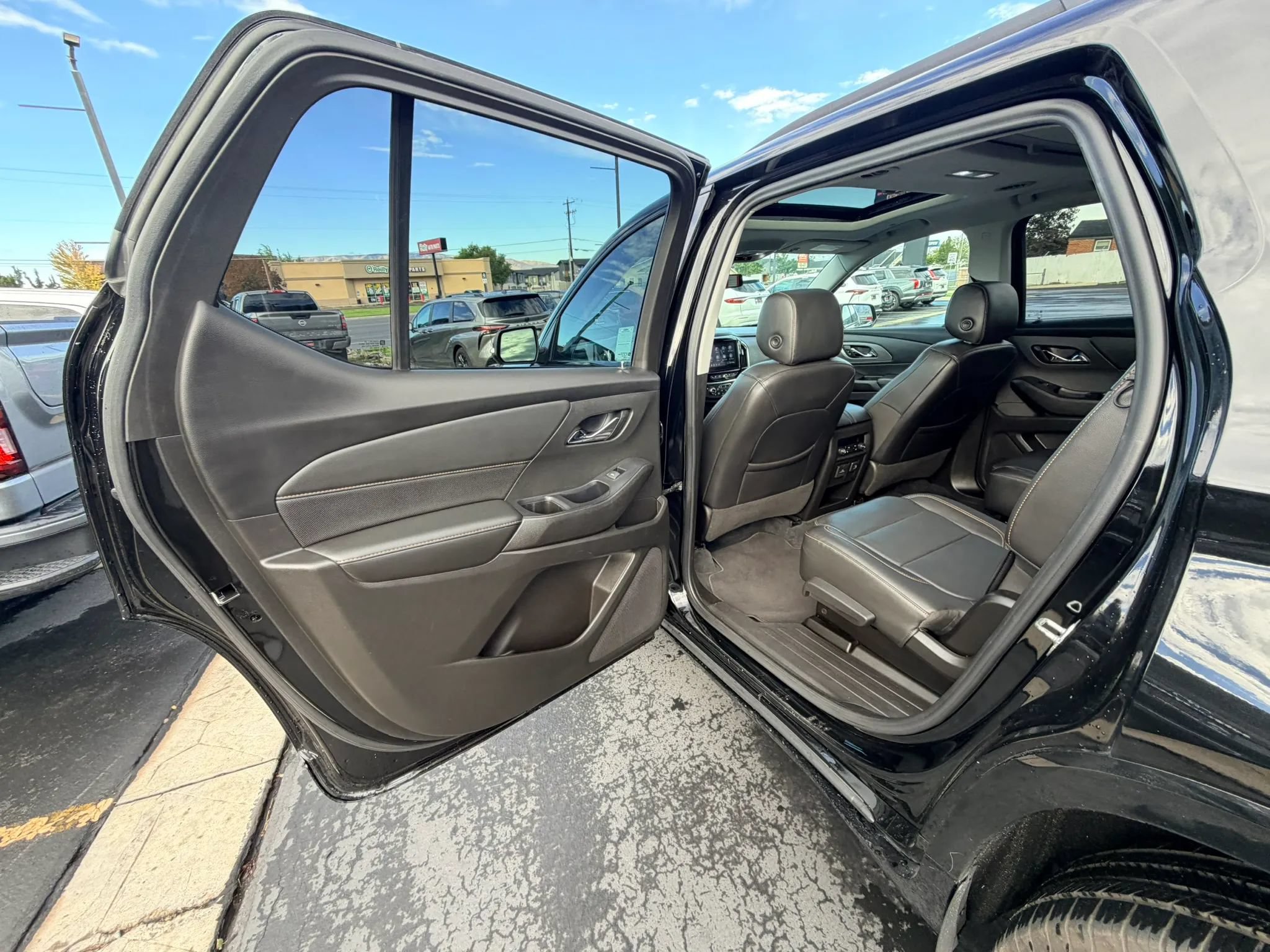 Used 2021 Chevrolet Traverse Premier w/ Redline Edition AWD/4WD image 22