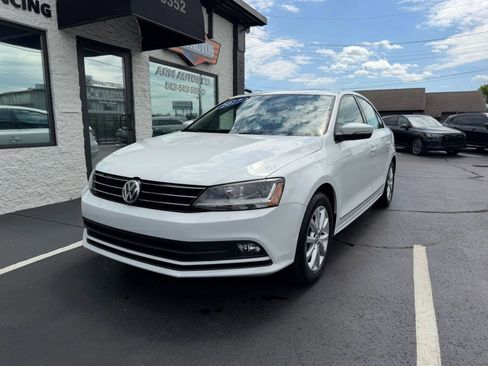 Used 2017 Volkswagen Jetta SEL FWD image 1