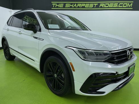 Used 2022 Volkswagen Tiguan SE R-Line FWD image 2