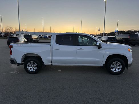 Used 2025 Chevrolet Silverado 1500 LT image 9
