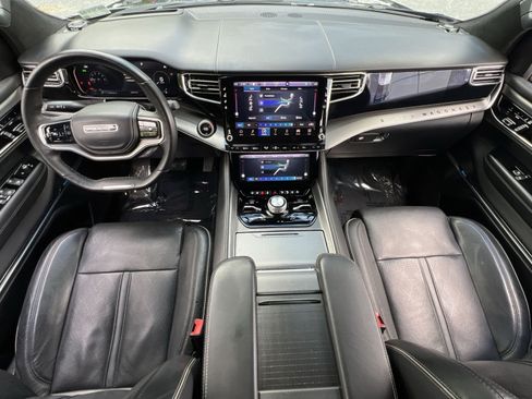 Used 2022 Jeep Grand Wagoneer Series II AWD/4WD image 13