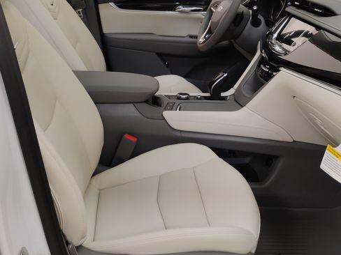 New 2025 Cadillac XT6 Premium Luxury w/ LPO, Floor Liner Package image 16