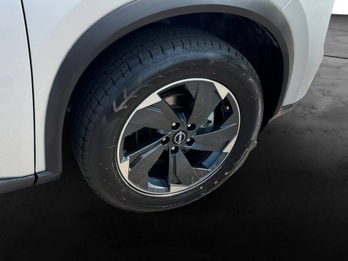 Used 2025 Nissan Rogue SV AWD/4WD image 12