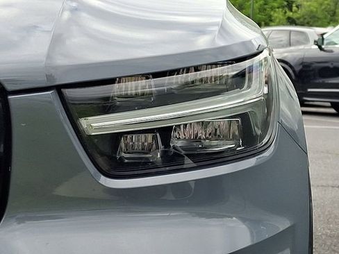 Used 2021 Volvo XC40 T5 R-Design w/ Climate Package AWD/4WD image 3