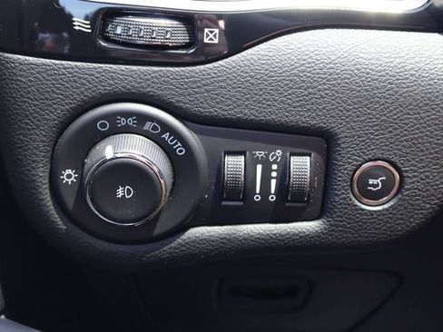 Used 2023 Jeep Cherokee Altitude Lux w/ Lux Elite Package AWD/4WD image 17