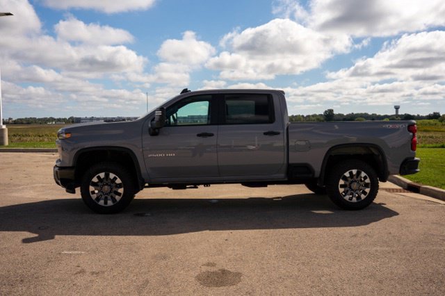 Used 2024 Chevrolet Silverado 2500 Custom w/ Custom Value Package AWD/4WD image 4