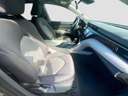 Used 2020 Toyota Camry LE FWD image 30