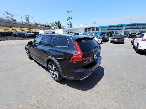 Used 2025 Volvo V60 B5 Cross Country Plus AWD/4WD image 6