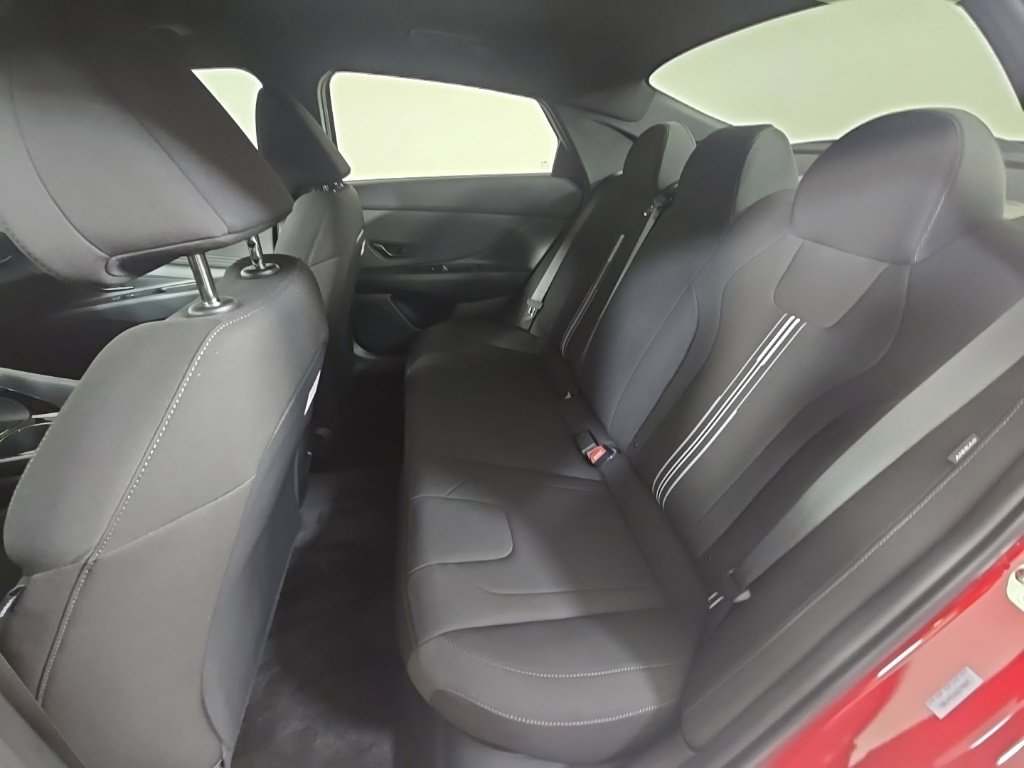 Certified 2025 Hyundai Elantra SEL FWD image 28