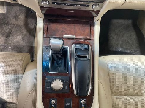 Used 2014 Lexus LS 460 AWD w/ Comfort Package image 11