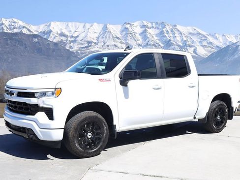 Used 2023 Chevrolet Silverado 1500 RST AWD/4WD image 2