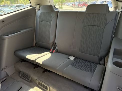 Used 2017 Chevrolet Traverse LS image 23