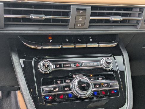 Used 2022 Lincoln Corsair Reserve w/ Elements Package FWD image 18