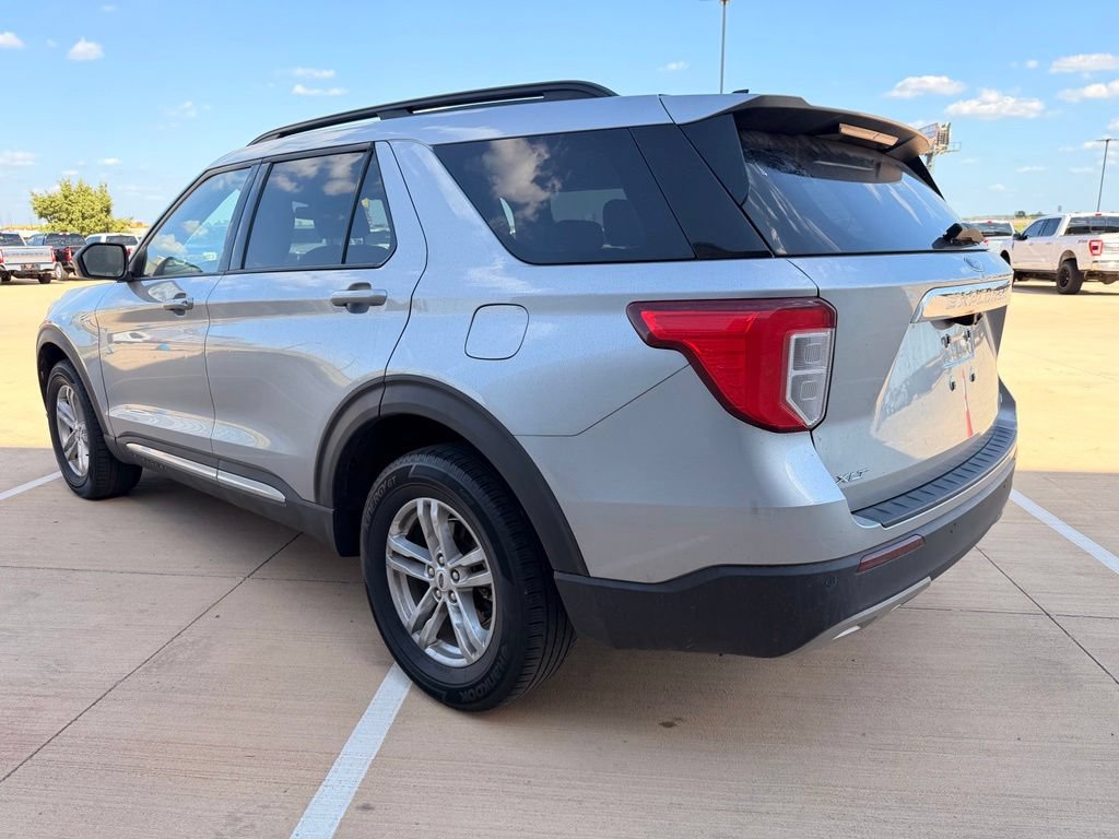 Used 2022 Ford Explorer XLT w/ Equipment Group 202A AWD/4WD image 8