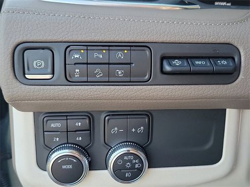 Used 2023 GMC Yukon Denali image 16