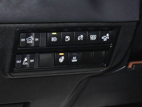 Used 2024 Toyota Tundra Platinum image 19