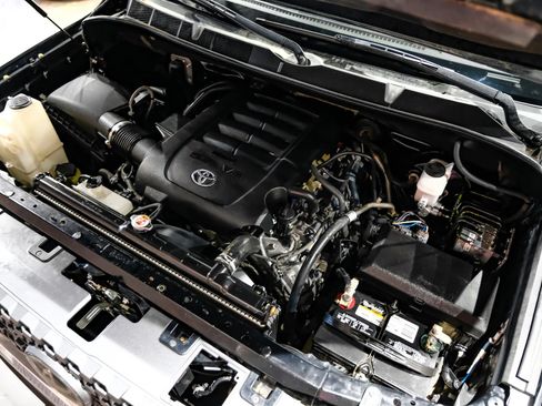Used 2019 Toyota Tundra SR5 w/ SR5 Upgrade Package AWD/4WD image 58