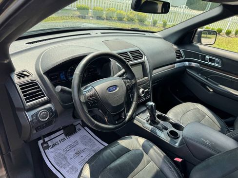 Used 2019 Ford Explorer Limited w/ Class III Trailer Tow Package FWD image 47