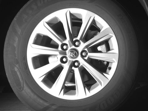 Used 2024 Toyota Grand Highlander AWD image 13