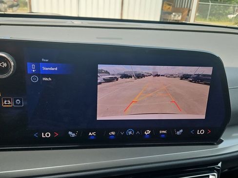 Used 2026 Chevrolet Traverse LT FWD image 11