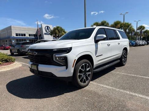 Used 2025 Chevrolet Suburban RST w/ RST Capability Package AWD/4WD image 2