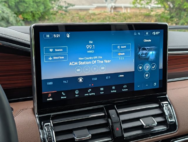 Used 2024 Lincoln Navigator L Reserve AWD/4WD image 18