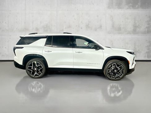 New 2026 Chevrolet Traverse High Country w/ LPO, Floor Liner Package AWD/4WD image 4