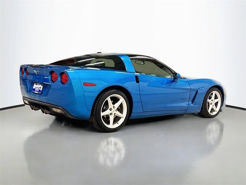 Used 2011 Chevrolet Corvette Coupe w/ 1LT image 7