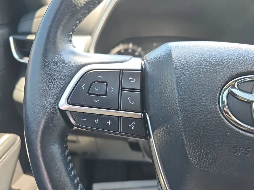 Used 2021 Toyota Highlander XSE AWD/4WD image 19