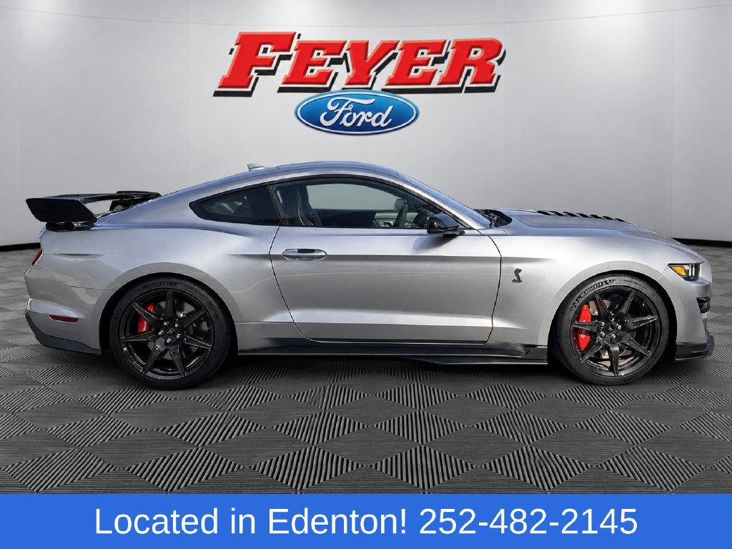 Used 2021 Ford Mustang Shelby GT500 w/ Carbon Fiber Track Pack RWD image 5